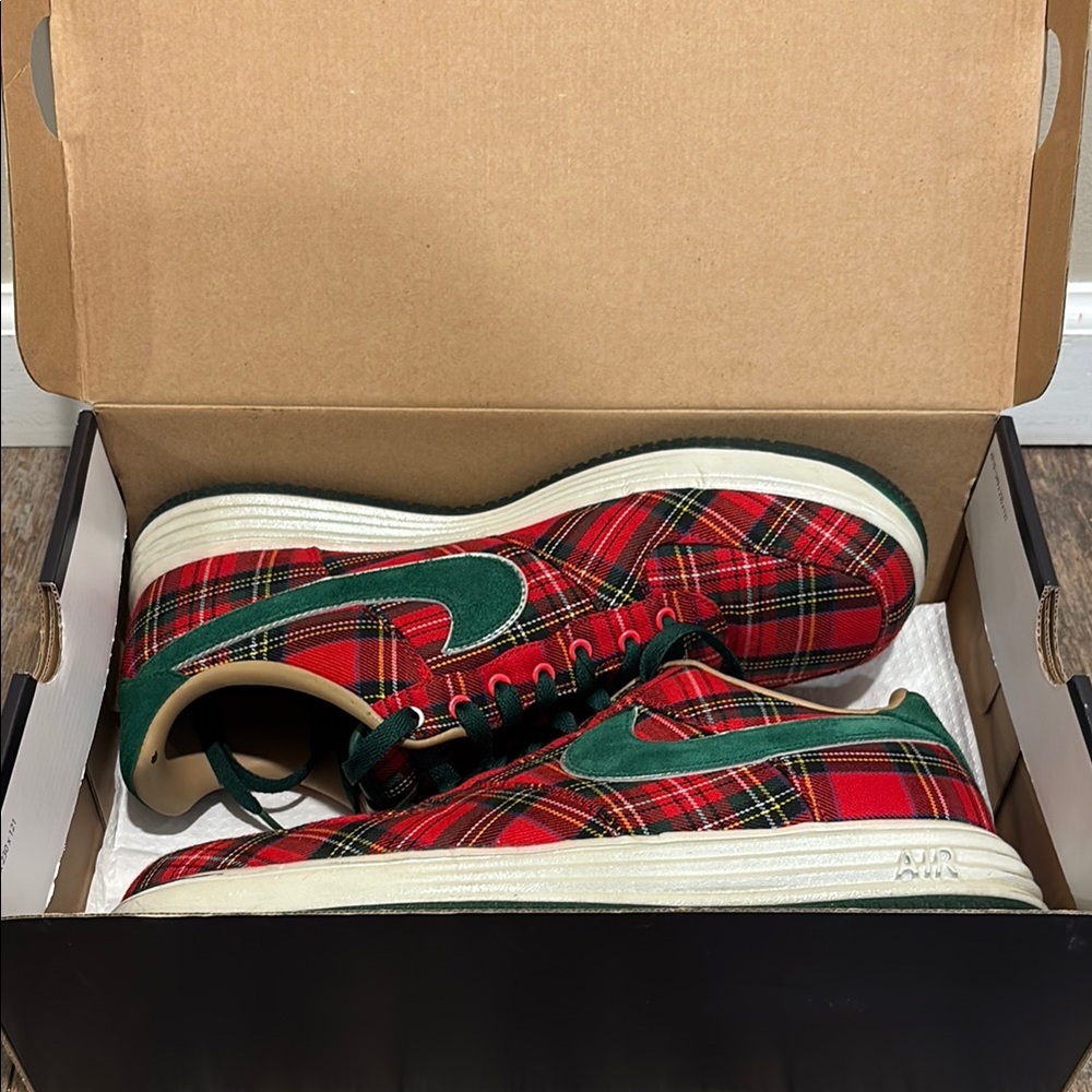 Nike Men's Red and Green Plaid Sneakers